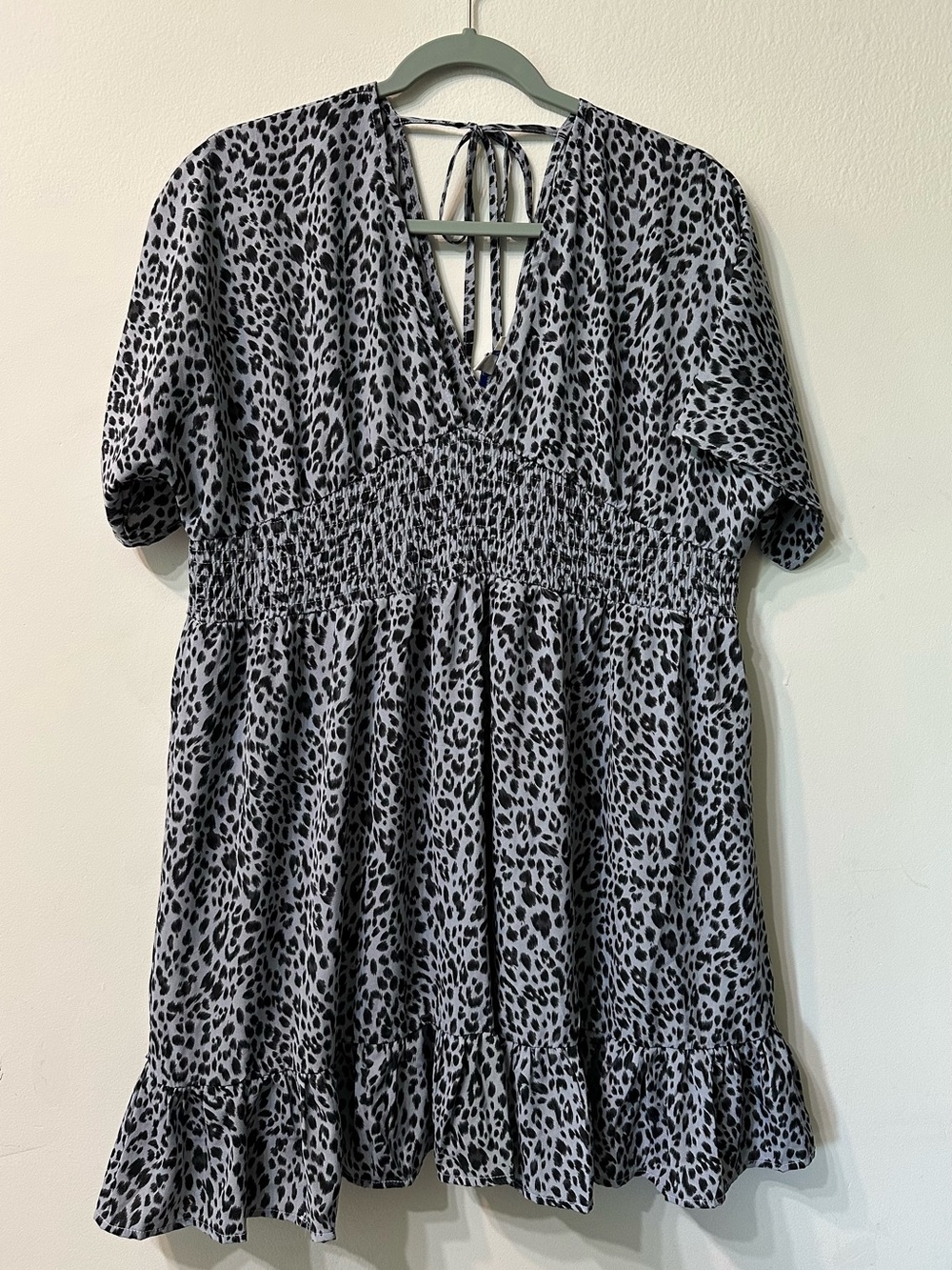 She + Sky Gray Leopard Print Smocked Dress Ruffle Open Back Tie Large Festival